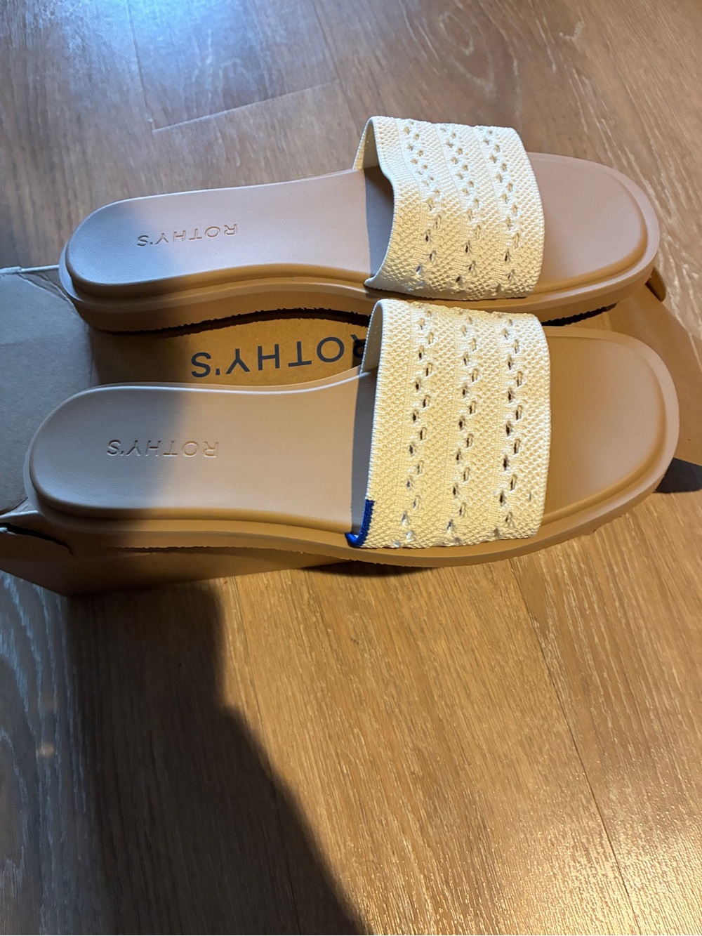 New in Box Rothy slide sandal- sandy crochet - Picture 3 of 4